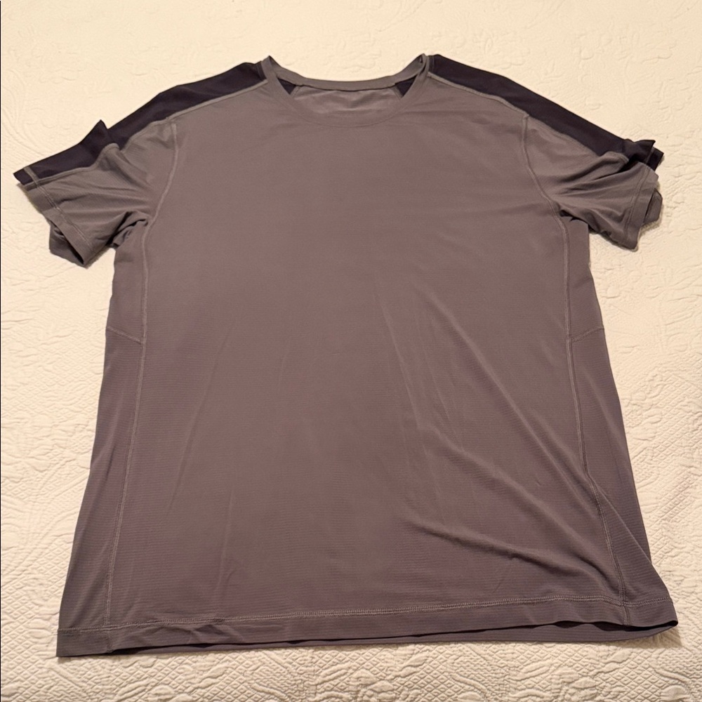 lululemon athletica Charcoal and Black Short Sleeve Tee